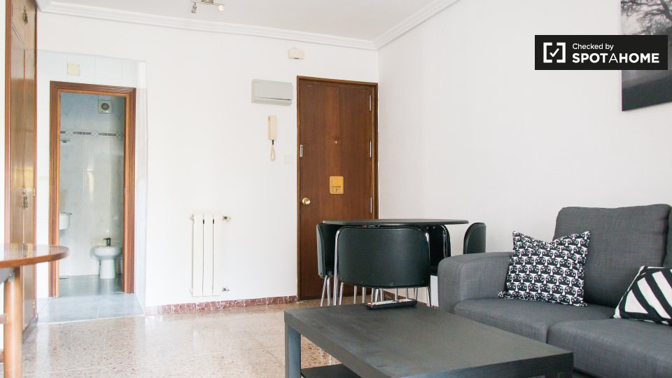 Double room Madrid, 4 beds, 74m² — photo 8