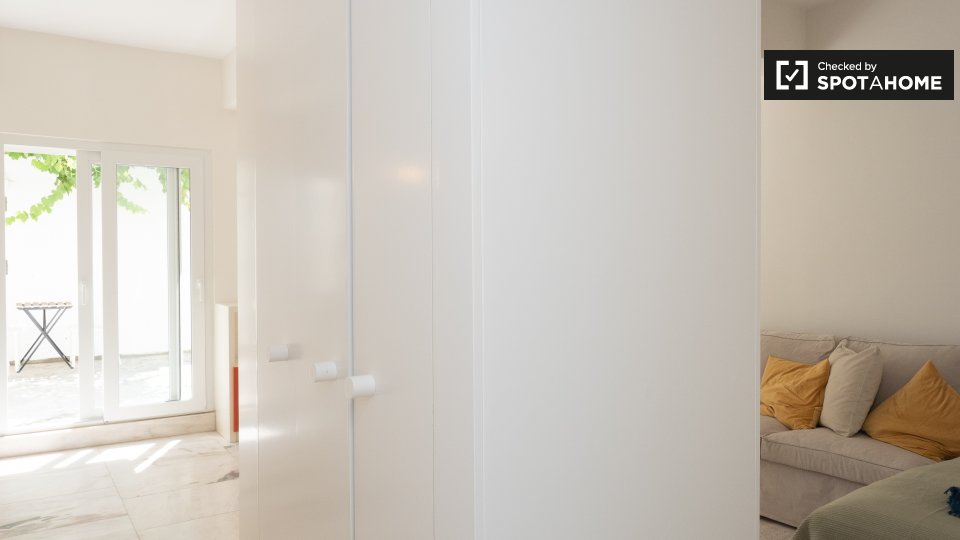 Apartment Lisbon, 2 beds, 70m² — photo 4