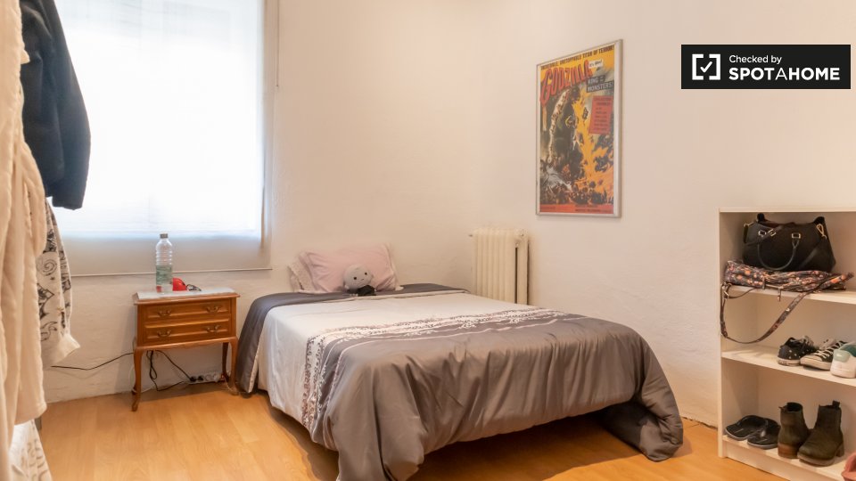 Rooms for rent in 4-bedroom apartment in Madrid - in Madrid