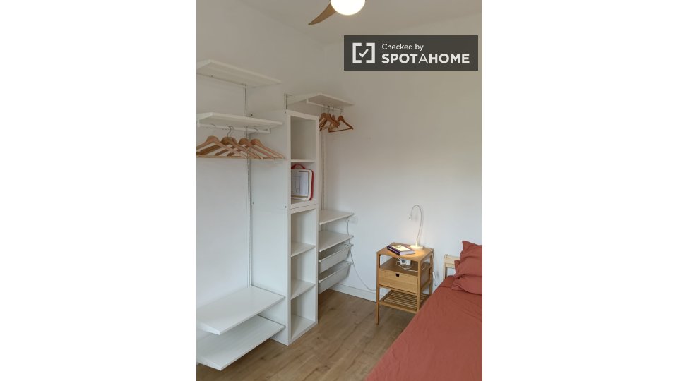 Double room Barcelona, 3 beds, 60m² — photo 22