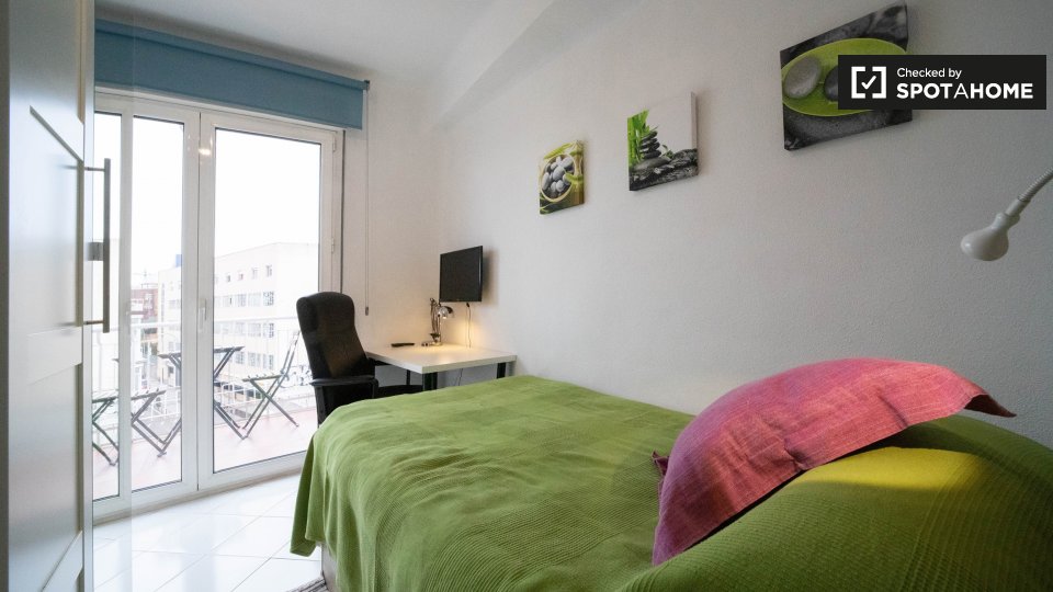 Double room Madrid, 5 beds, 110m² — photo 1