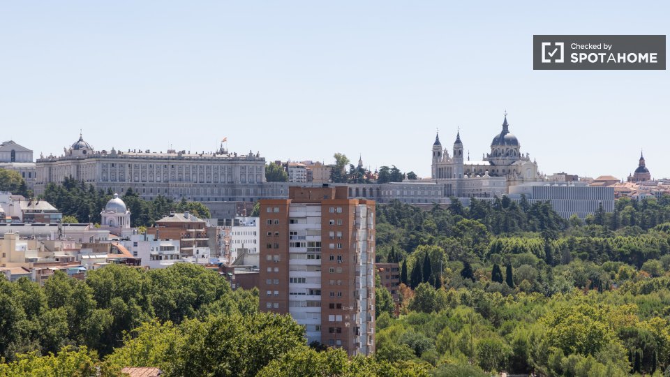 Double room Madrid, 3 beds — photo 18
