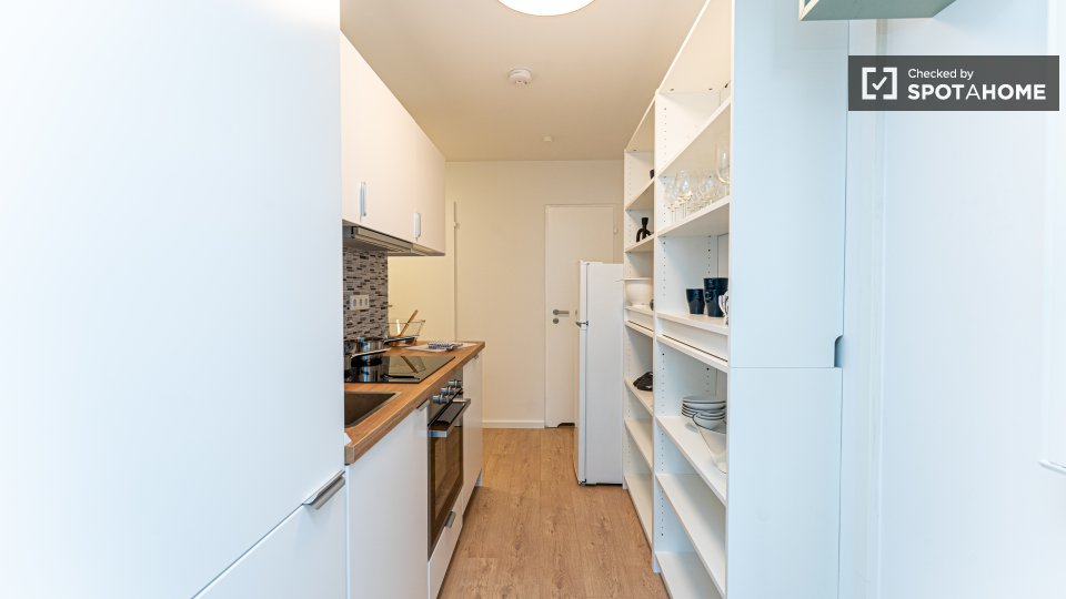 Double room Berlin, 9 beds, 158m² — photo 8