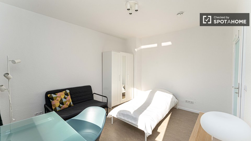 Double room Berlin, 4 beds, 68m² — photo 17