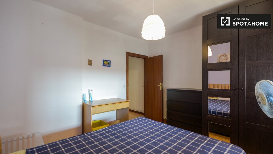 Double room Madrid, 3 beds — photo 4