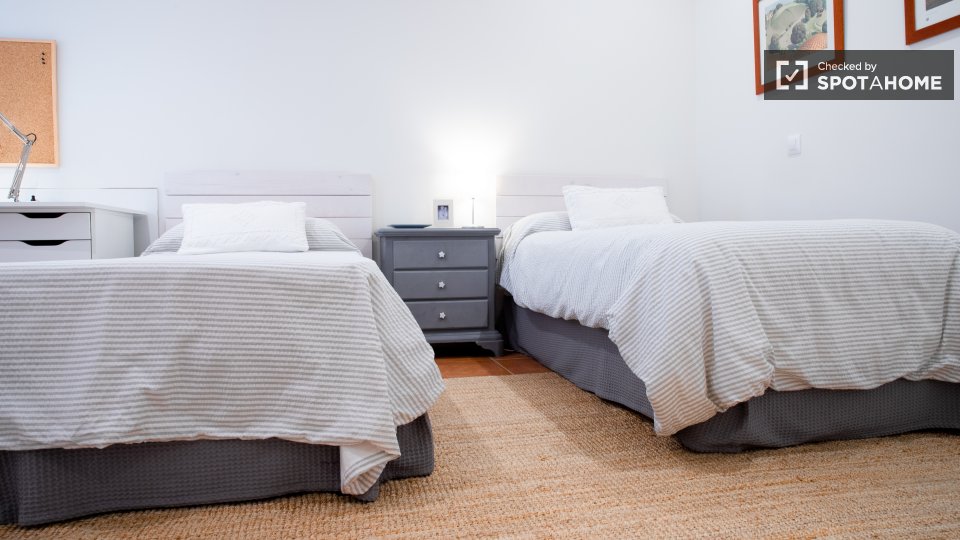 Double room Madrid, 1 bed — photo 8