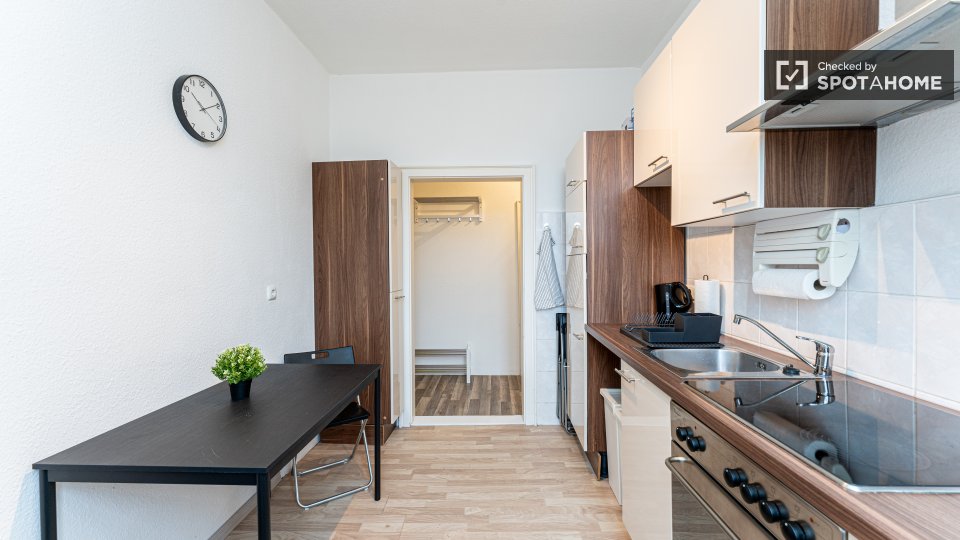 Double room Berlin, 5 beds, 69m² — photo 3