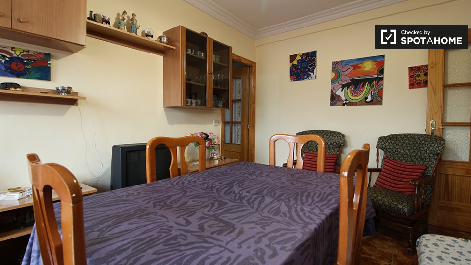 Double room Madrid, 3 beds, 80m² — photo 11