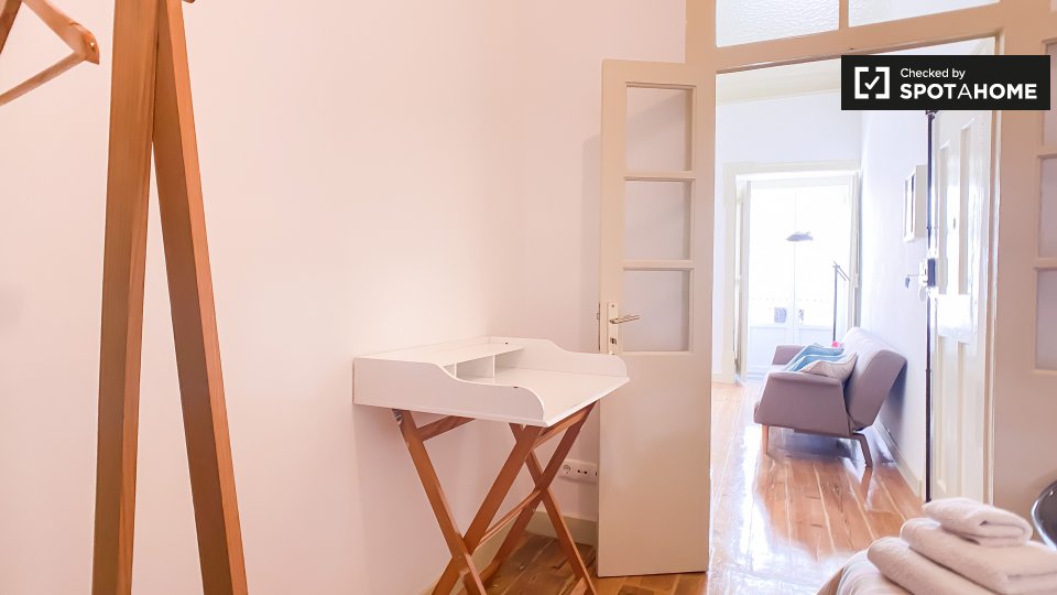 Double room Lisbon, 2 beds, 65m² — photo 1