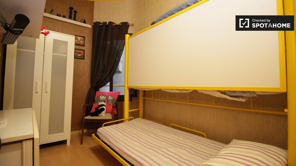 Double room Barcelona, 3 beds, 69m² — photo 1