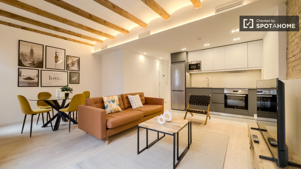 Apartment Barcelona, 2 beds, 74m² — photo 25