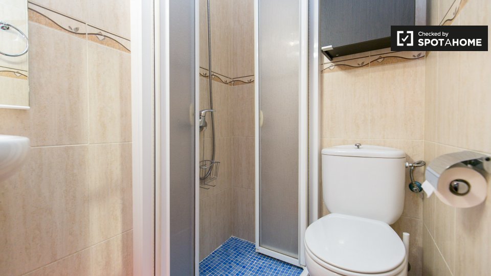 Double room Granada, 3 beds, 95m² — photo 18