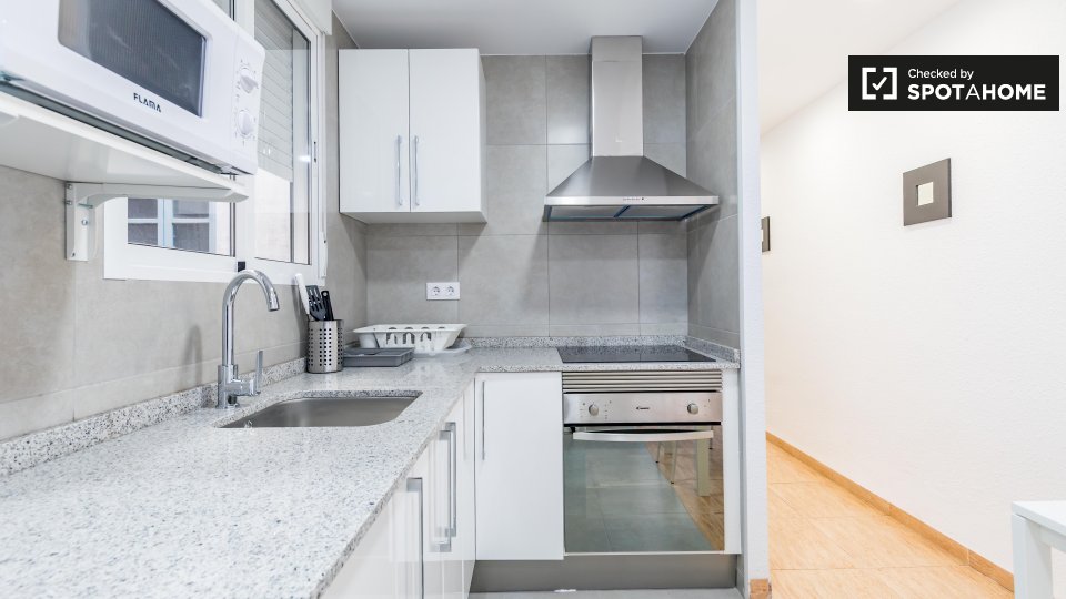 Double room Valencia, 3 beds, 80m² — photo 7