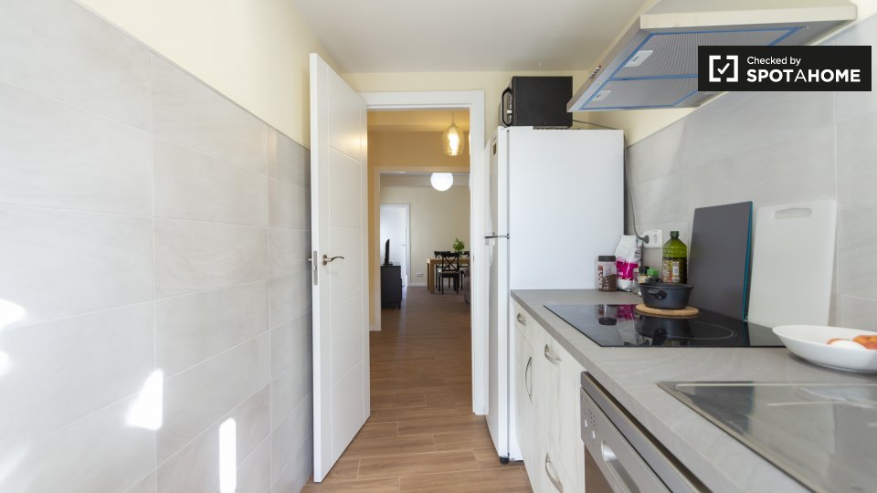 Double room Madrid, 3 beds, 65m² — photo 16
