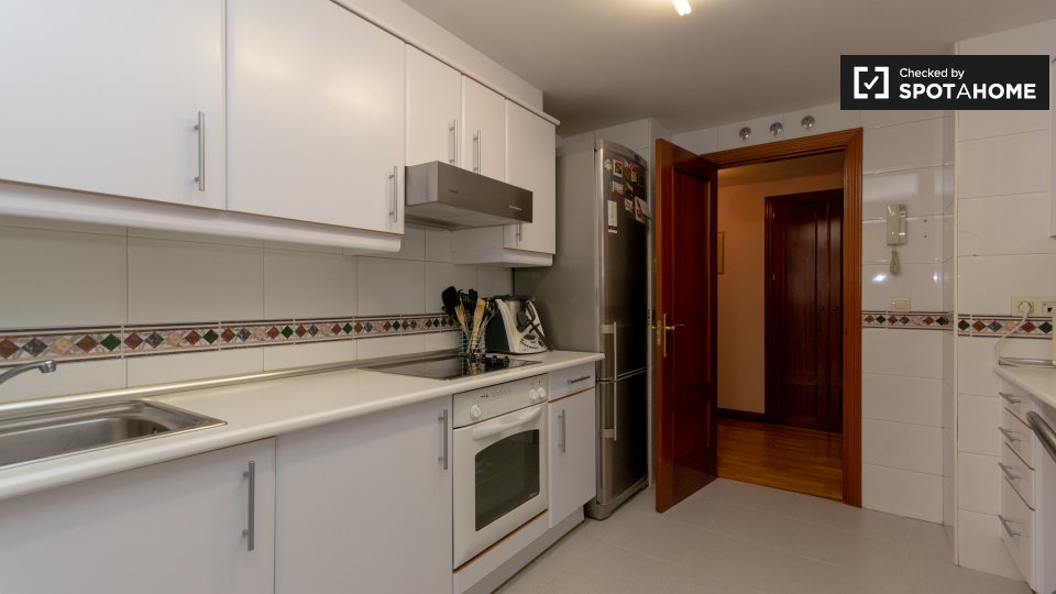 Double room Madrid, 3 beds, 100m² — photo 7