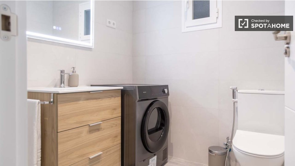 Double room Madrid, 3 beds, 50m² — photo 16