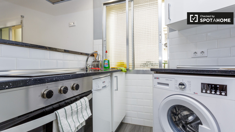 Double room Madrid, 3 beds, 52m² — photo 13