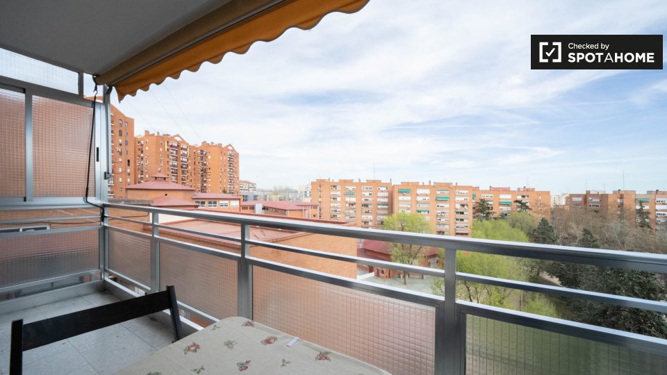 Double room Madrid, 4 beds, 86m² — photo 9