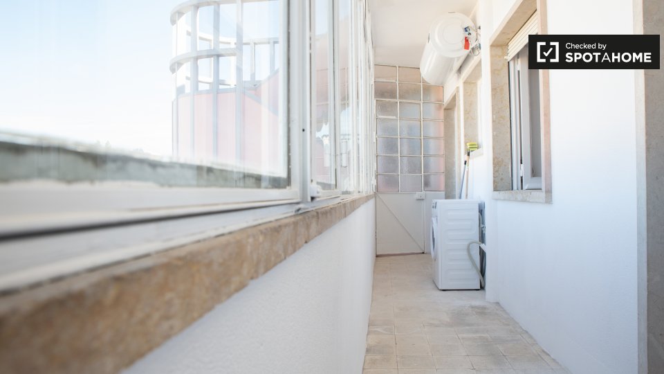 Apartment Lisbon, 5 beds, 100m² — photo 11