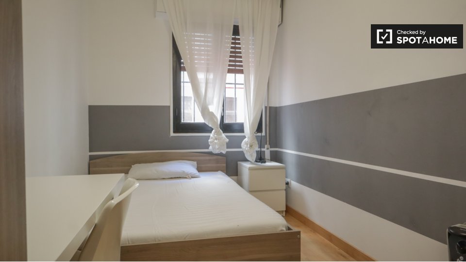 Double room Madrid, 7 beds, 160m² — photo 2