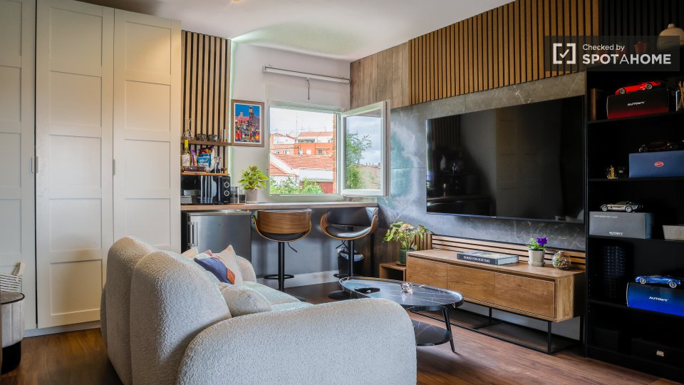 Double room Madrid, 3 beds, 85m² — photo 31