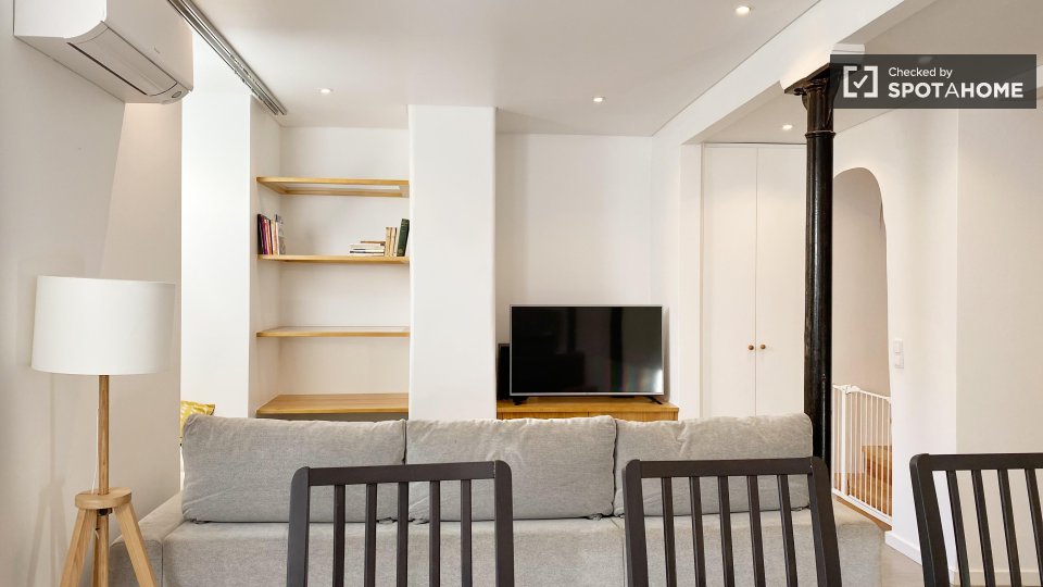 Apartment Lisbon, 2 beds, 117m² — photo 21