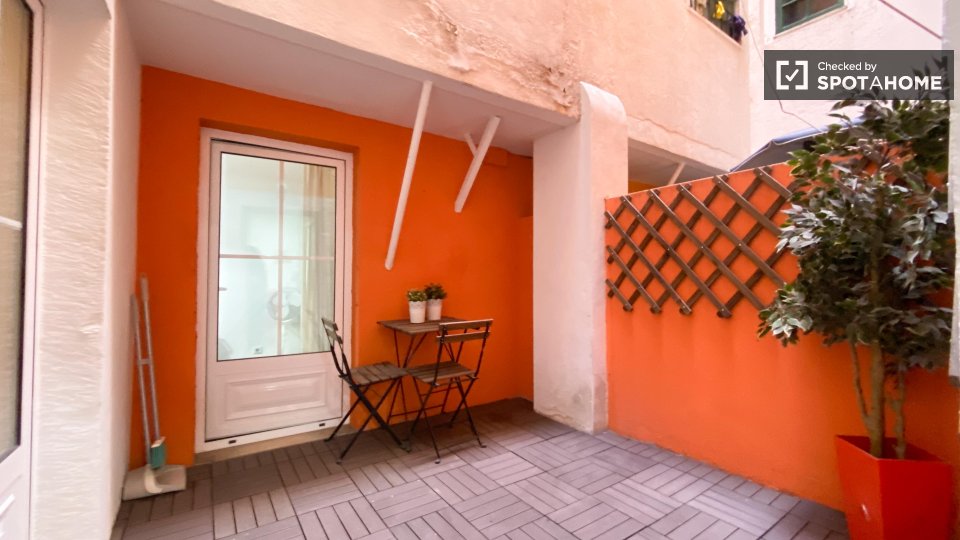 Apartment Lisbon, 2 beds, 79m² — photo 23
