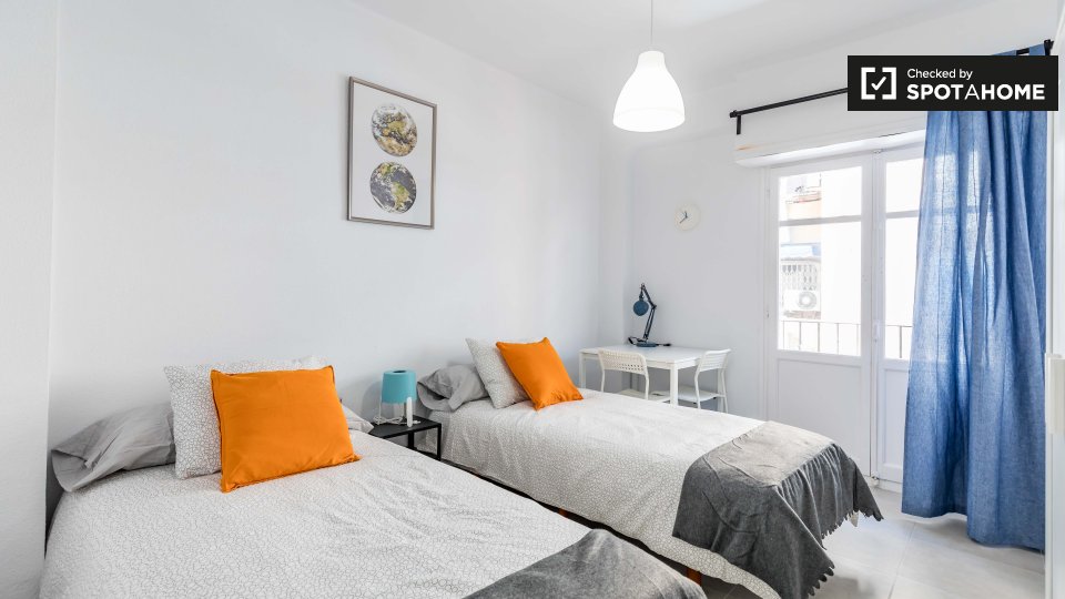 Double room Valencia, 3 beds — photo 1