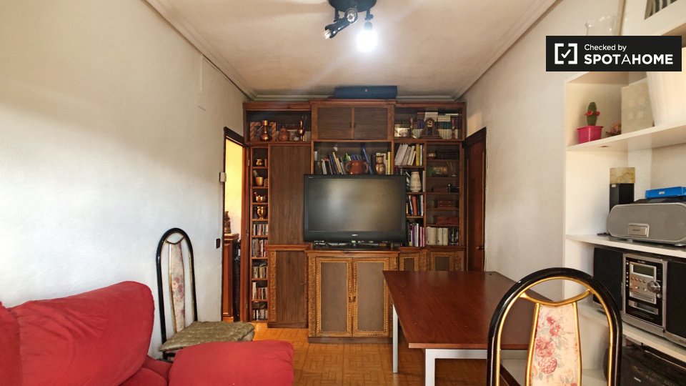 Double room Madrid, 2 beds, 75m² — photo 10