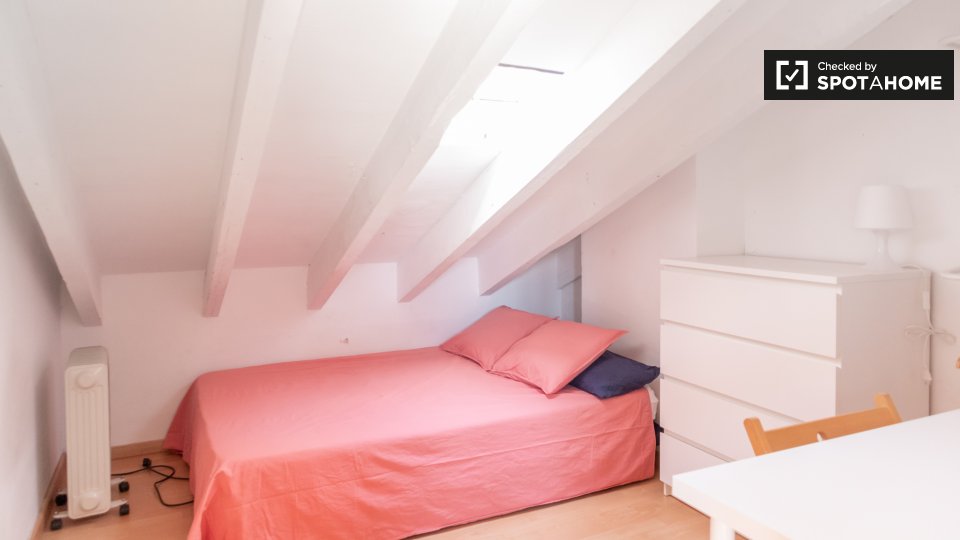 Double room Madrid, 4 beds, 100m² — photo 1