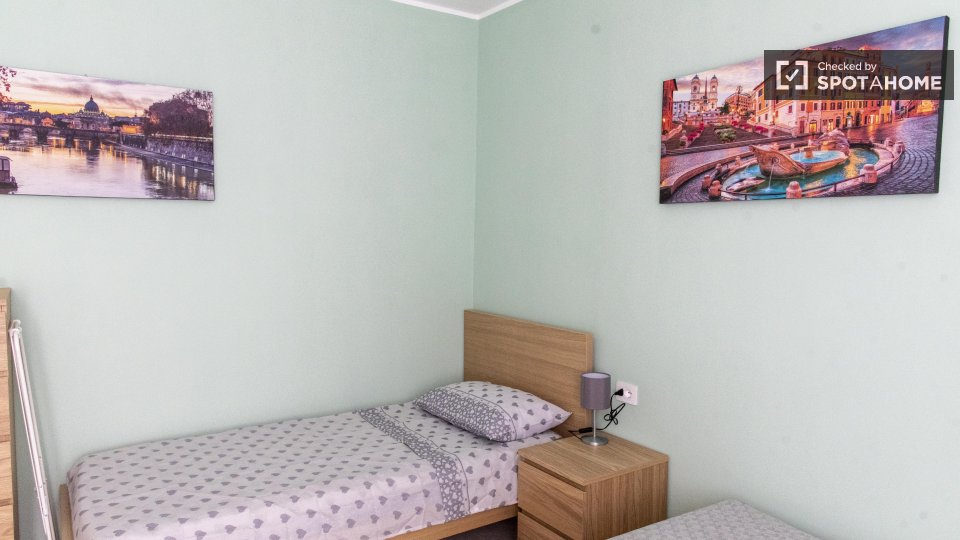 Double room Rome, 3 beds — photo 14