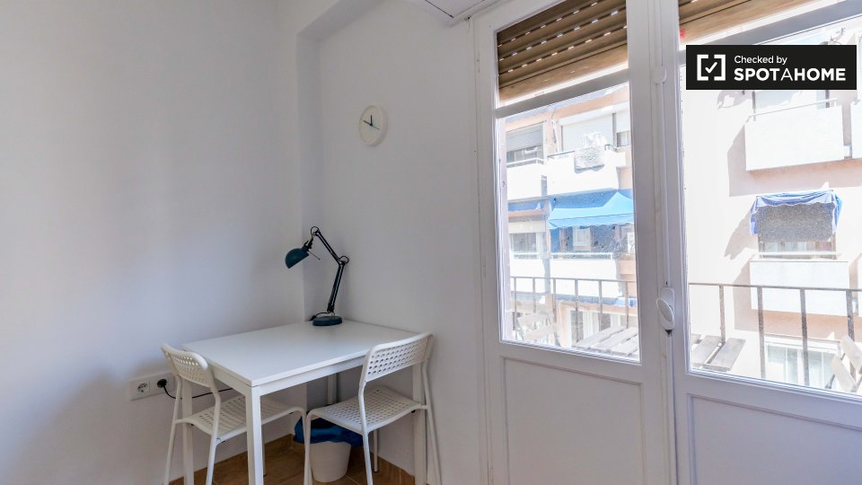 Double room Valencia, 3 beds, 80m² — photo 3