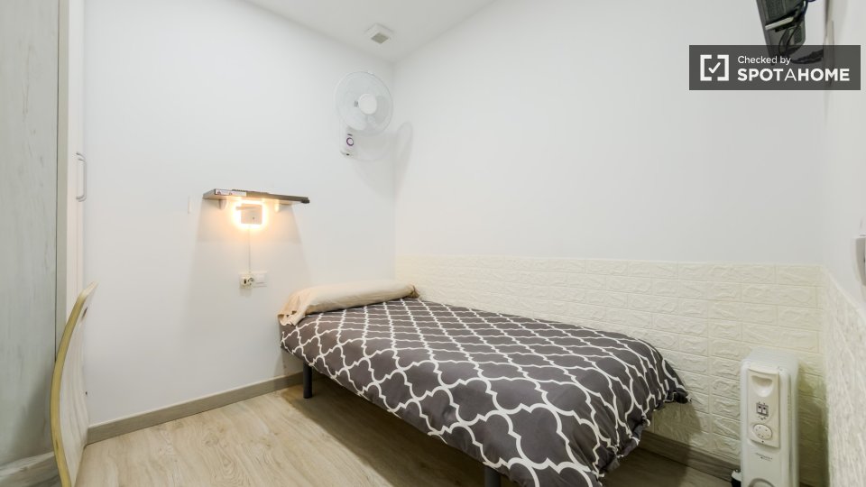 Double room Barcelona, 4 beds — photo 52