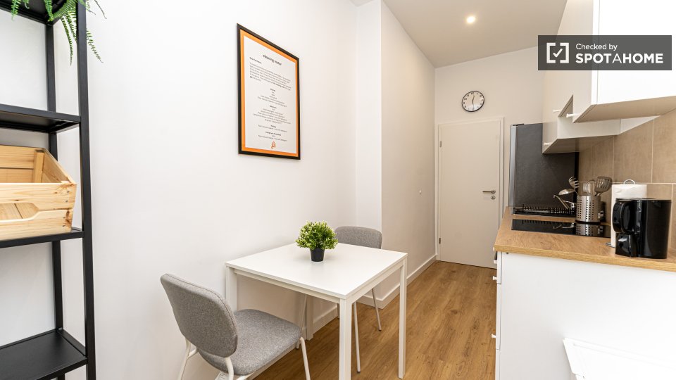 Double room Berlin, 4 beds, 59m² — photo 12