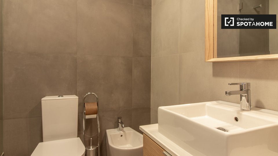 Apartment Lisbon, 2 beds, 70m² — photo 6