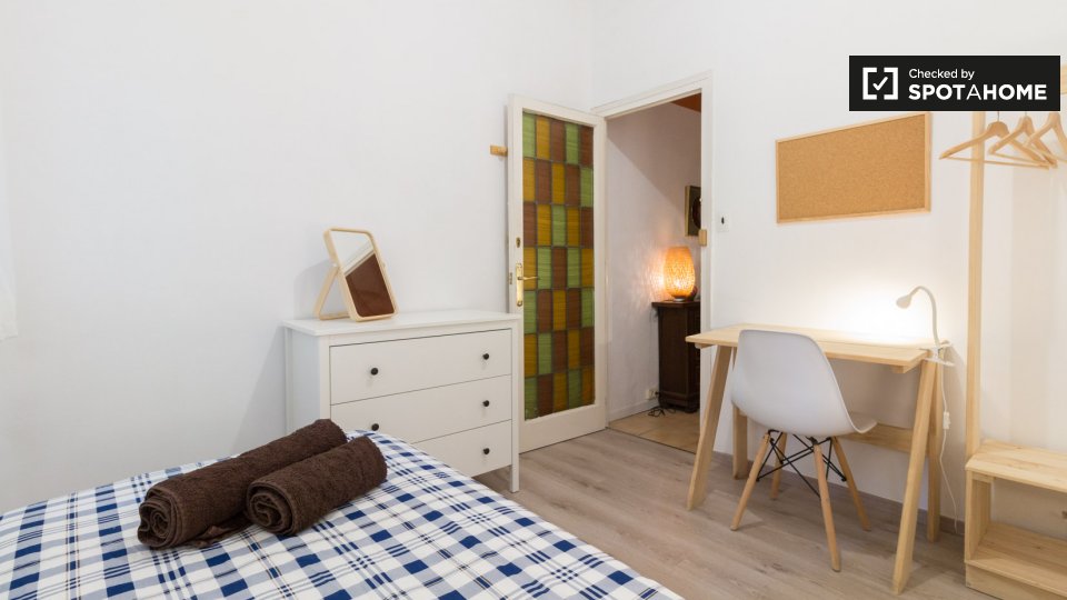 Double room Barcelona, 5 beds, 105m² — photo 3