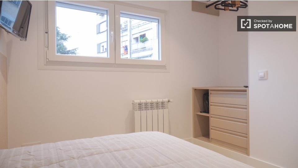 Double room Madrid, 3 beds — photo 17