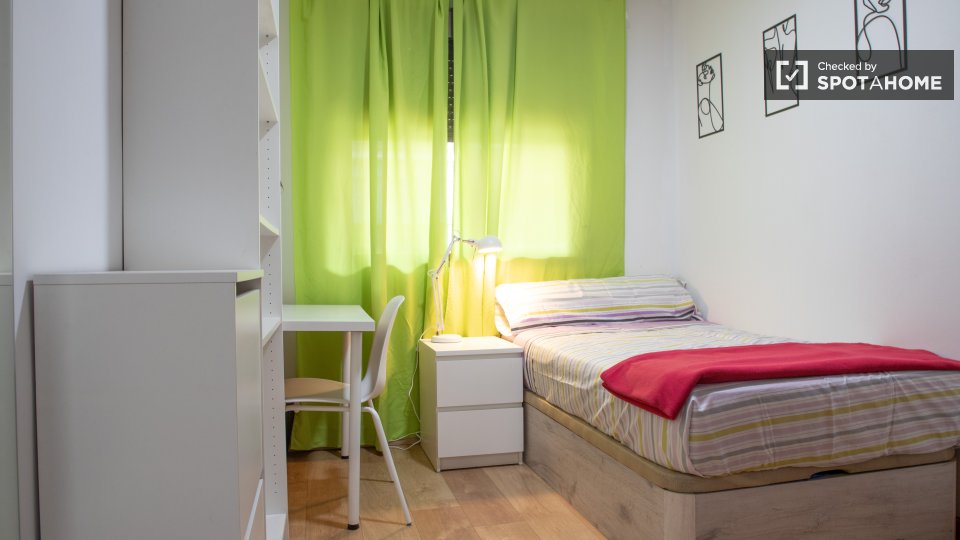 Double room Madrid, 5 beds, 120m² — photo 38