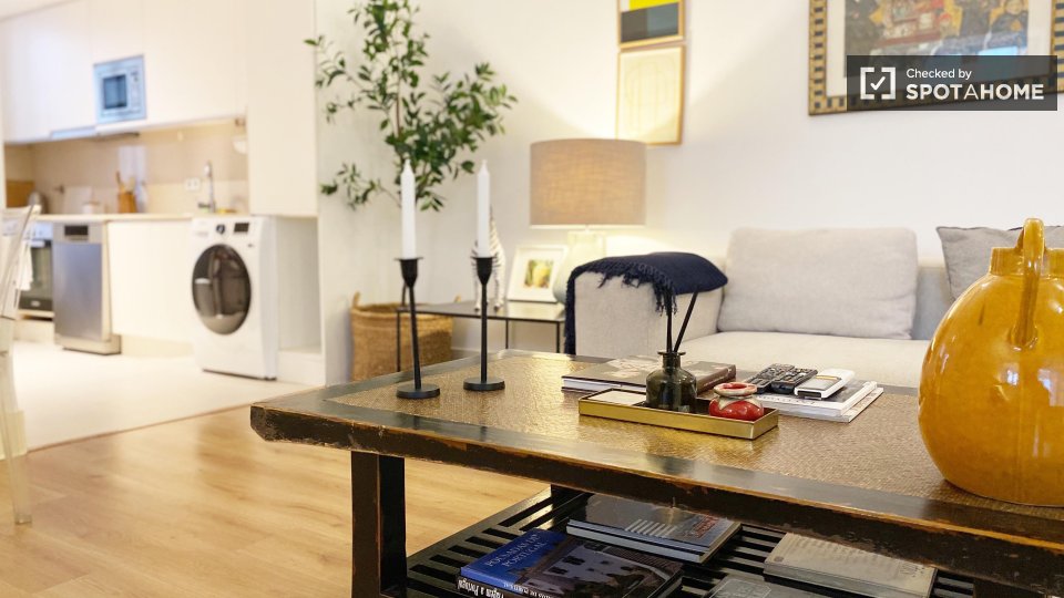 Apartment Lisbon, 1 bed, 82m² — photo 28