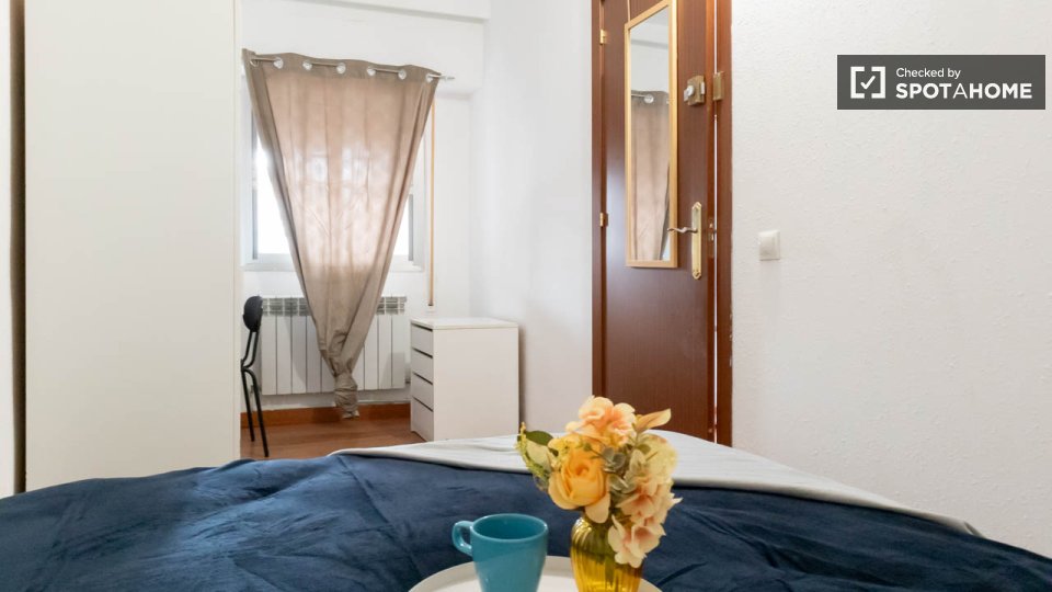Double room Madrid, 4 beds — photo 9