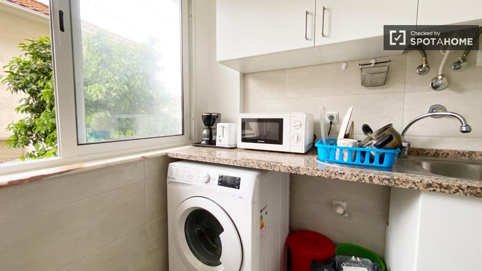 Double room Lisbon, 3 beds, 78m² — photo 32