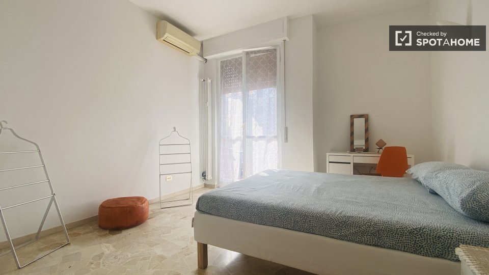Double room Milan, 2 beds — photo 3