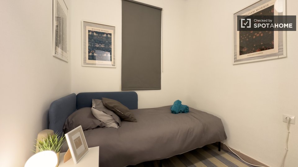 Double room Barcelona, 3 beds, 72m² — photo 2