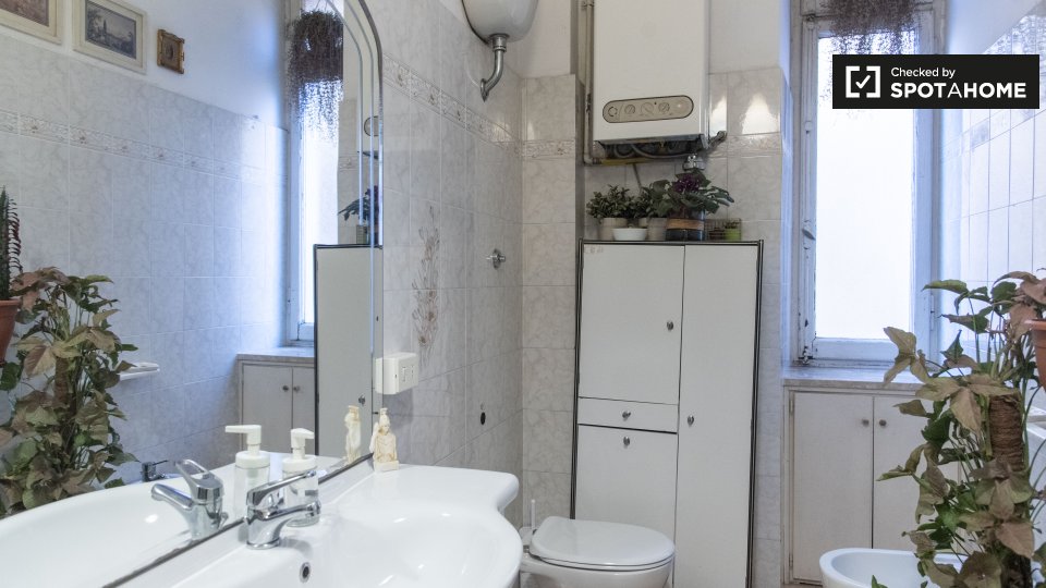 Double room Rome, 3 beds — photo 9
