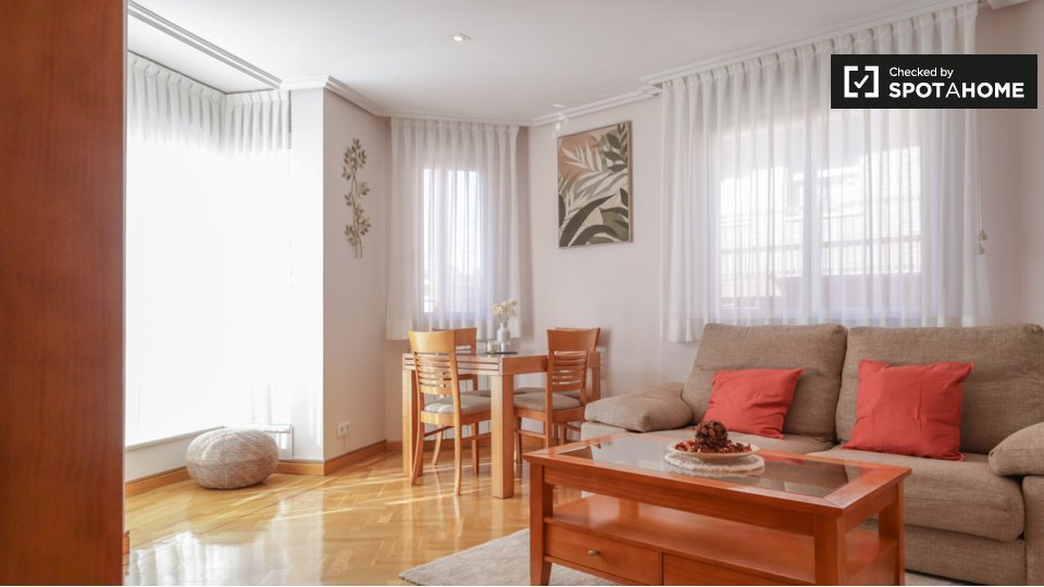 Apartment Madrid, 1 bed, 56m² — photo 1