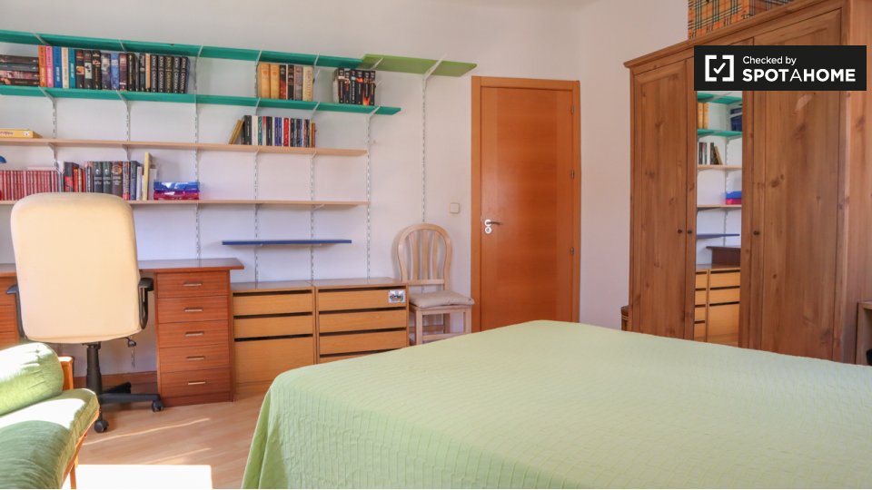 Double room Madrid, 3 beds, 79m² — photo 17