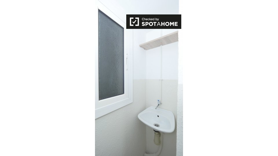 Double room Barcelona, 3 beds, 55m² — photo 15