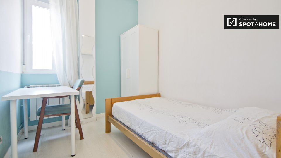 Double room Madrid, 7 beds, 120m² — photo 1