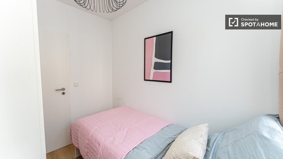 Double room Berlin, 5 beds, 80m² — photo 3