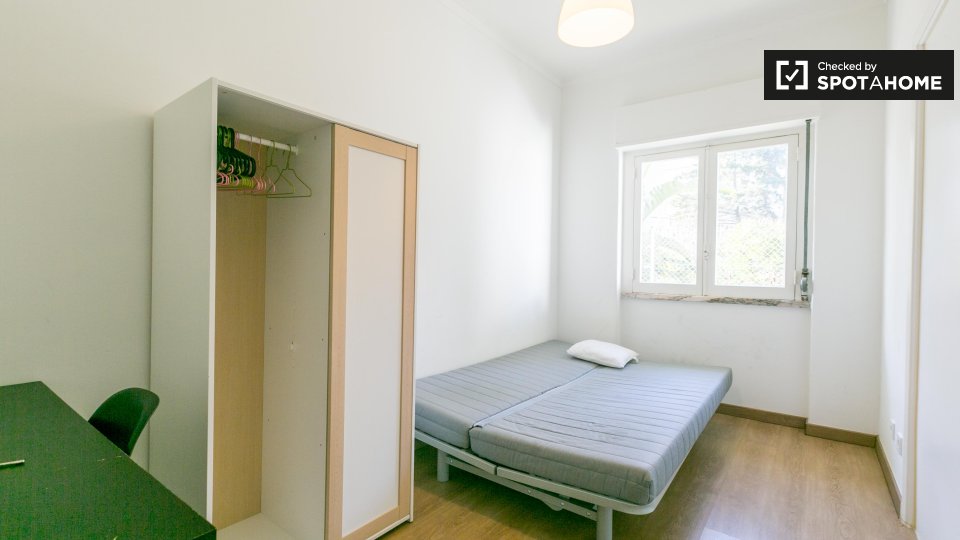 Double room Lisbon, 3 beds, 60m² — photo 19